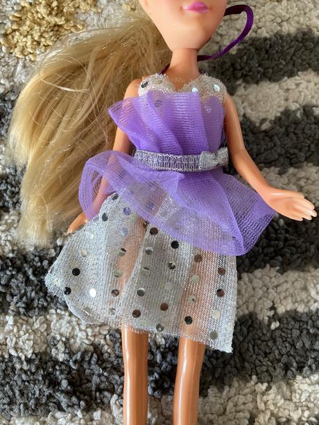 Blond bábika v čižmách, 