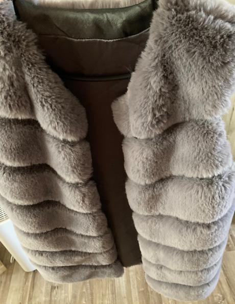 Kožušinová vesta darujem k nákupu, 