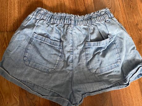 Šortky, zara,152