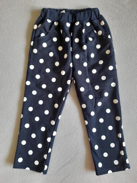 Bodkovane teplaky, 104