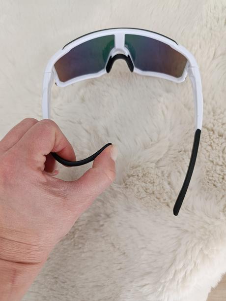 Športové slnečné okuliare,