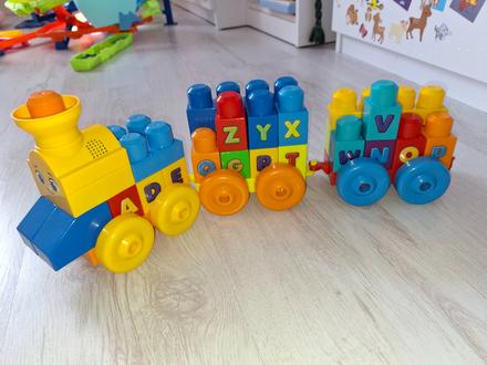 Mega bloks vláčik,