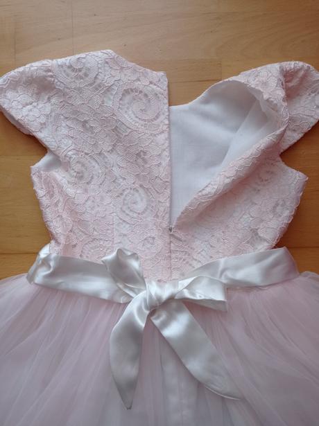 Dievčenske šaty, 134