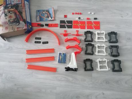 Dráha hot wheels track builder,