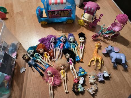 Enchantimals  bábiky ,domček  a príslušenstvo, 