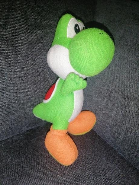 Plyšový dráčik yoshi zo super mário,