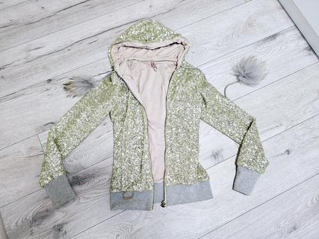 Trblietava zlata mikina met jeans, met,s