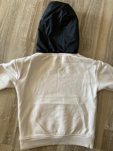 Krásna bekkin mikinka ako nová, 110