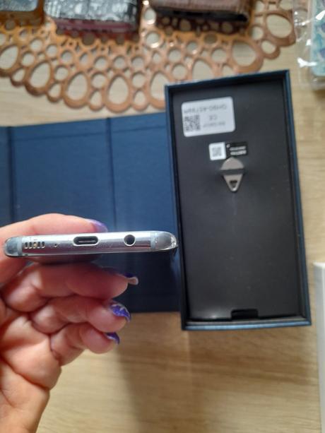 Samsung s8+ - 64 gb vo výbornej kondícií. farba d, samsung