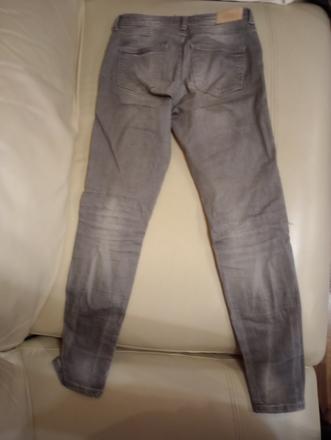 Ponúkam dievčenské rifle, mohito,32