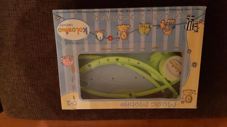 Zvonkohra nad postielku so zvieratkami, 