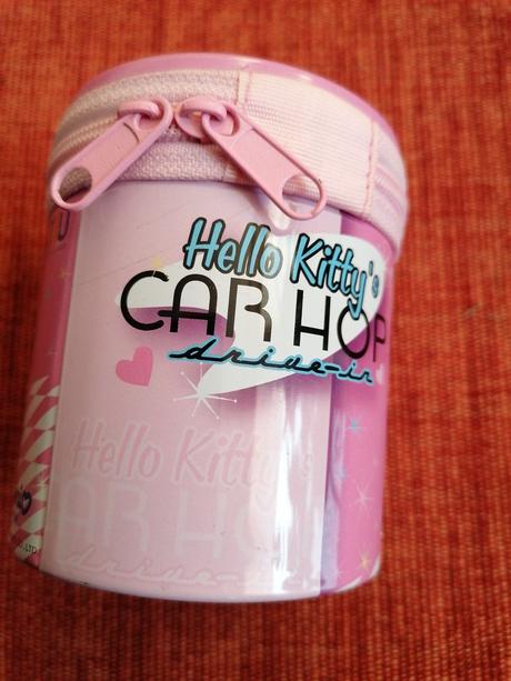 Korálky v dóze hello kitty,