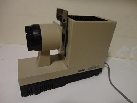 Premietačka na diapozitívy - 2 druhy, 