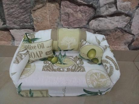 Obal na krabičkové vreckovky v tvare gaučíka,