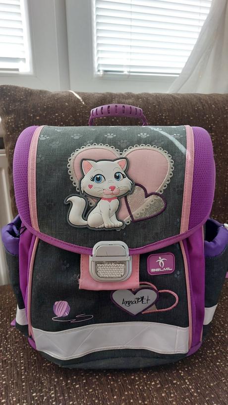 Dievčenská školská taška s peračníkom,
