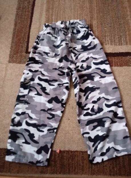 Maskáčové nohavice, 116