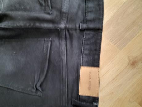 Kvalitné čierne rifle so zipsami na členkoch, 28