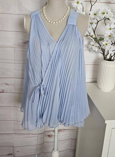 Pekná zaujímavá blúzka asos, 