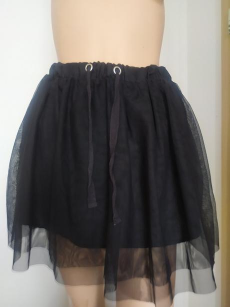 C 59- sukna krasna raz  oblecena, s