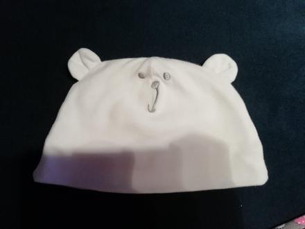 Ciapka biela 6-9 mes, 92