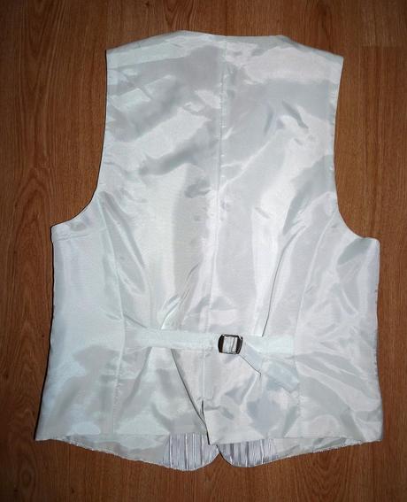 Slavnostna vesta, 48