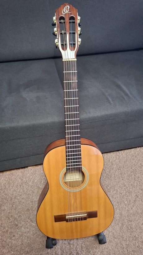 3/4 gitara, guitalele admira,