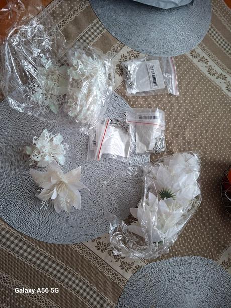 Umelé kvety, ozdoby, 