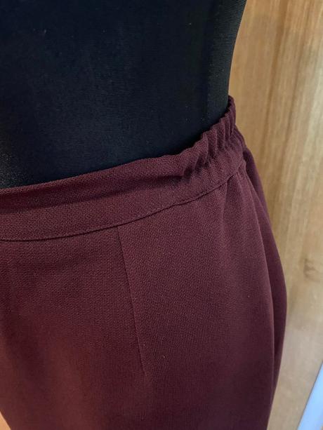 Dámska bordová sukňa, 42