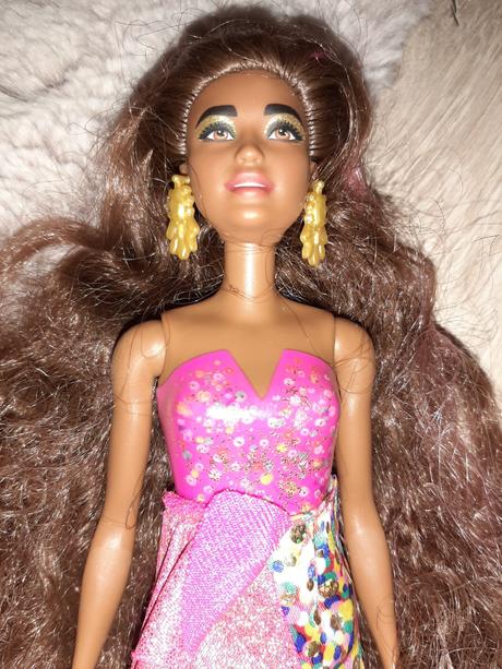 Barbie color bábika, 