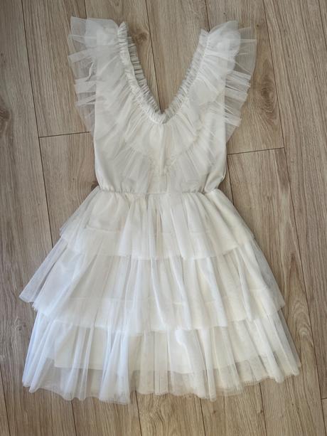 Volanove saty, prosposobia sa postave, m