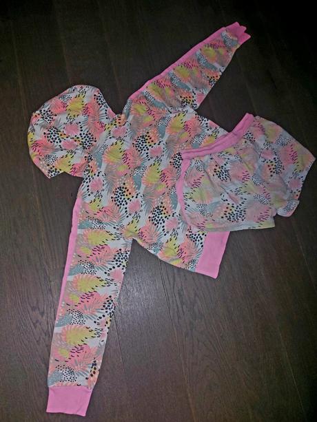 Uzasny farebny letny kompletik mikinky a krataskov, reserved,158