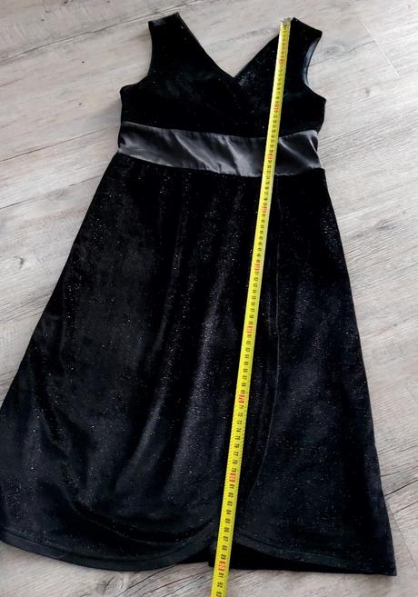 Čierne zamatové trblietavé šaty, 38