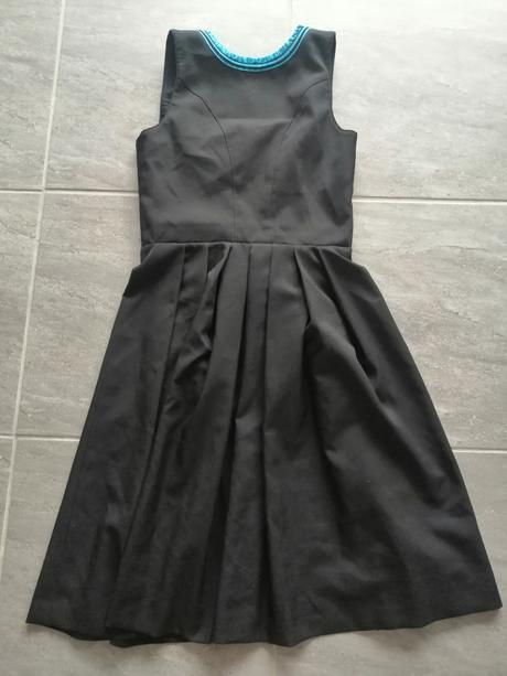 Živôtikové čierne šaty v36, 36