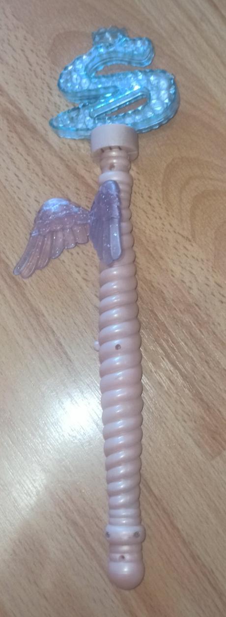 4x babiky/barbie a žezlo,