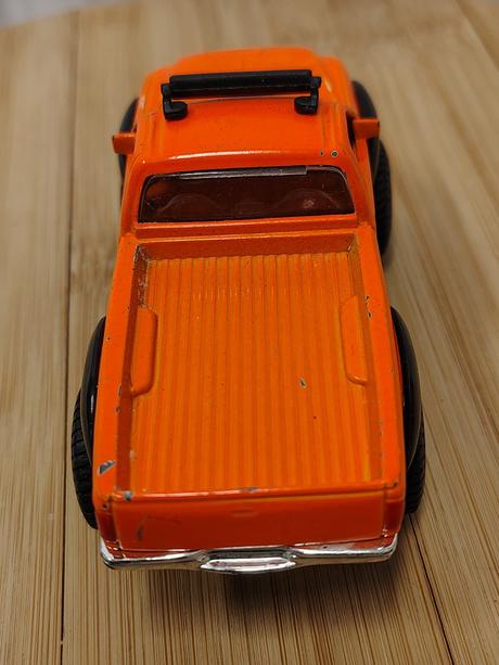 Zber retro model ford f-series 4x4 rebels, maisto,