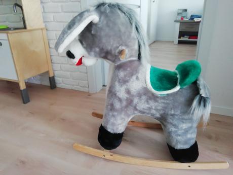 Krasny hojdaci oslik, 