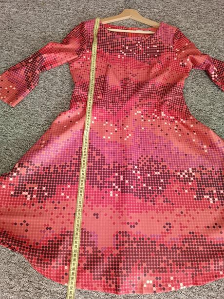 Bodkované červené šaty, l