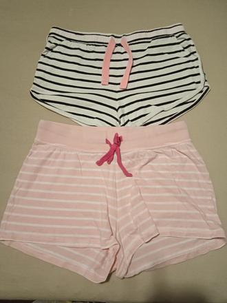 Pyzamove kratasy, 158