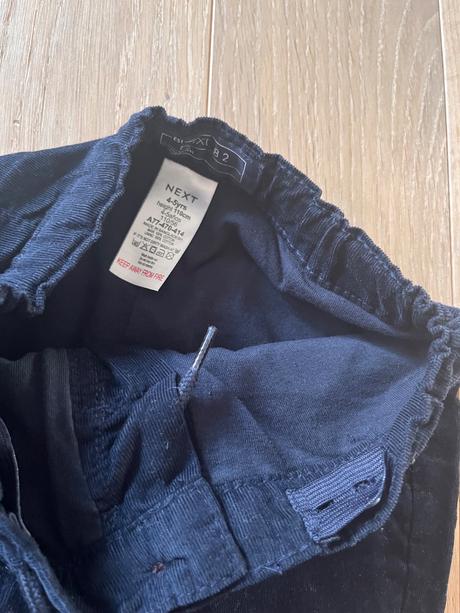 Menčestrové nohavice, next,110