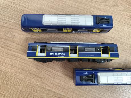 Kovovy metro vláčik, 3 vozne, 