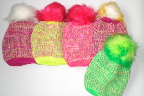 Čiapočka s brmbolcom , 50 - 158