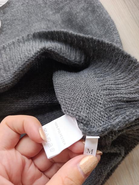 Dámska sivá vesta s kvetmi, m