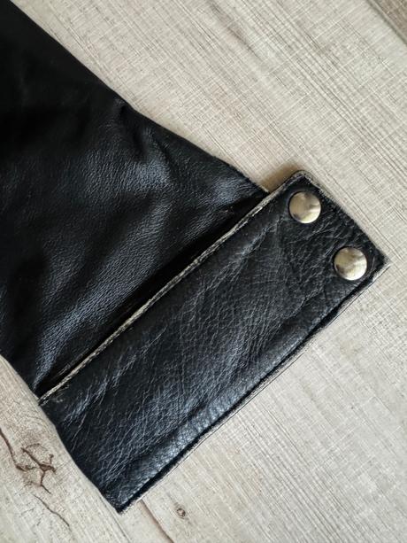 Čierna kožená bunda veľkosti s, s