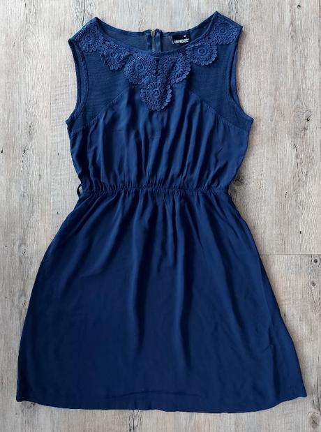 Tmavomodré letné šaty, 38