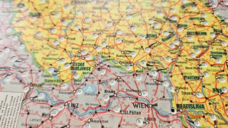 Rozne mapy, plany miest, turisticki sprievodcovia, 