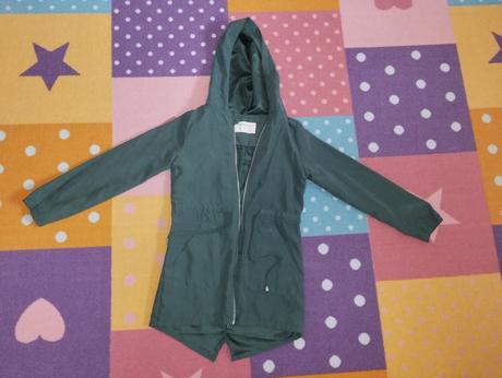 Tenká zelená parka top stav, 128
