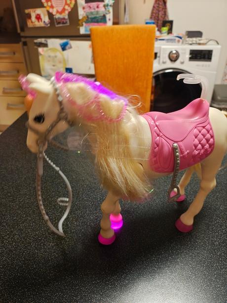 Interaktívny kôň barbie, 