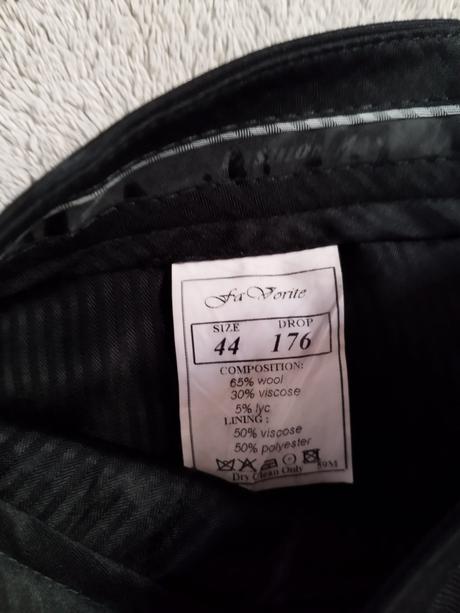 Predám oblek čiernej farby, 176