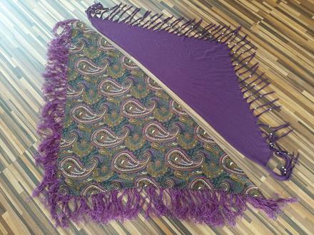 2 x šatka zo strapcami.,