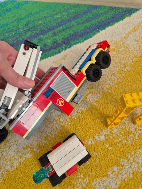 Lego city veliteľská stanica,